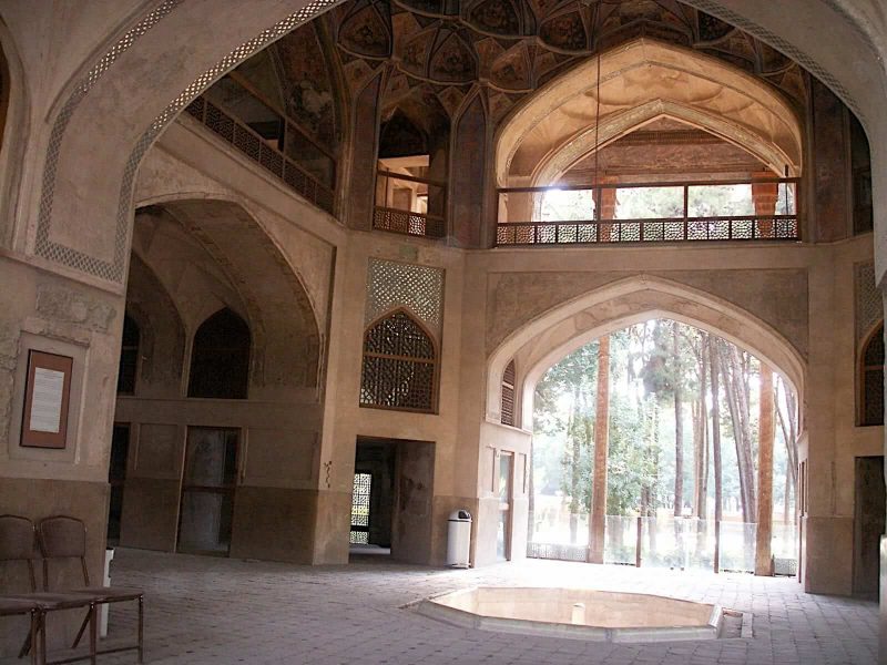 حوض کاخ هشت بهشت اصفهان